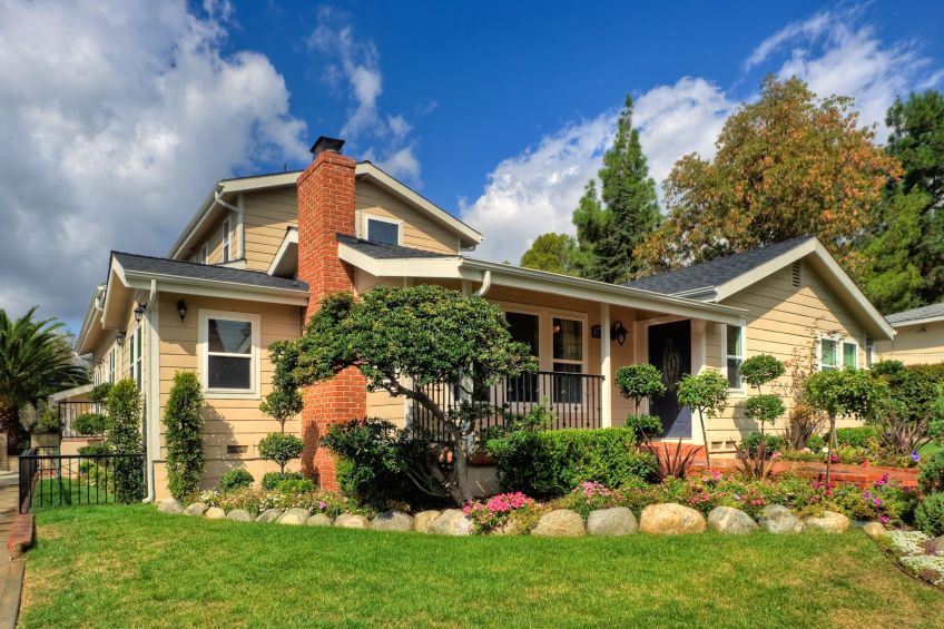 Here are some tips to help you prep your home’s exterior so that you can take full advantage of this real estate market.