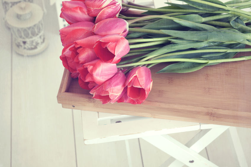 Here are some great spring decorating ideas that will help to reflect the season inside your home.