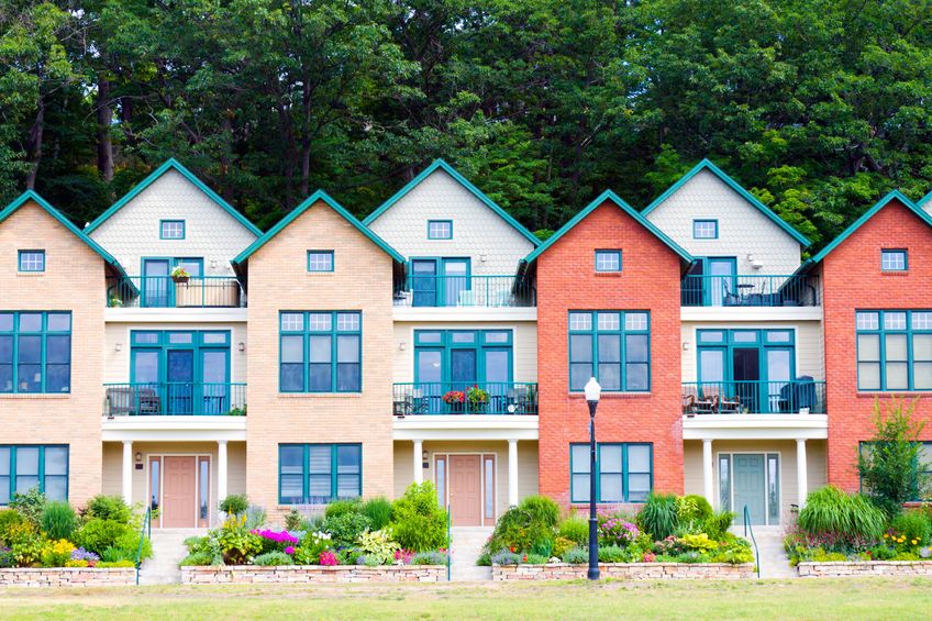 Here are some of the key differences between a condo and a townhouse, and what each will offer, courtesy of Simon Fraser real estate.